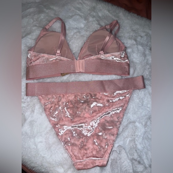 NWT Victoria’s Secret PINK Velvet Bralette and Panty Set - Picture 3 of 5